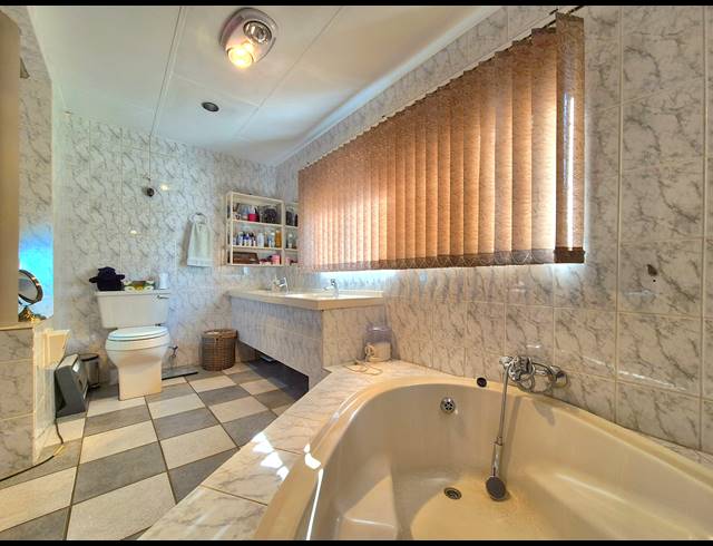 7 BEDROOM HOUSE FOR SALE IN DALVIEW